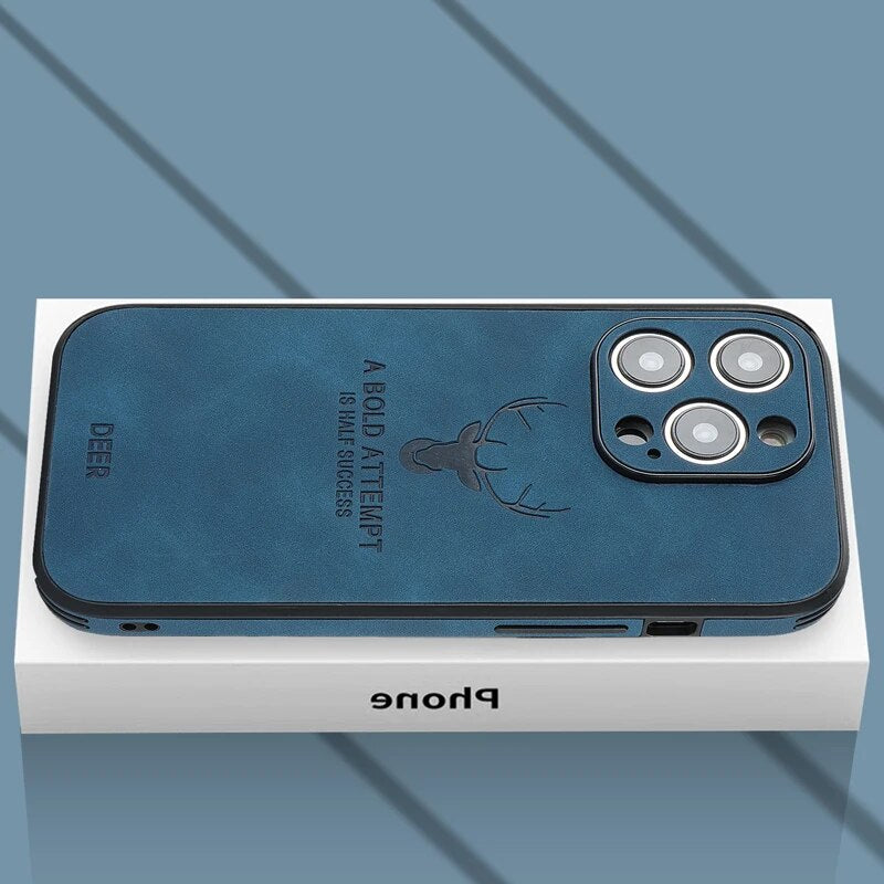 "Hochwertige braune Wildleder-iPhone-Hülle, stoßfest mit Kameraobjektivschutz für optimalen Luxus und Schutz."