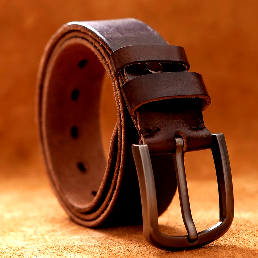 Premium cowhide leather belt for men, featuring a stylish vintage buckle. Perfect men's accessory.