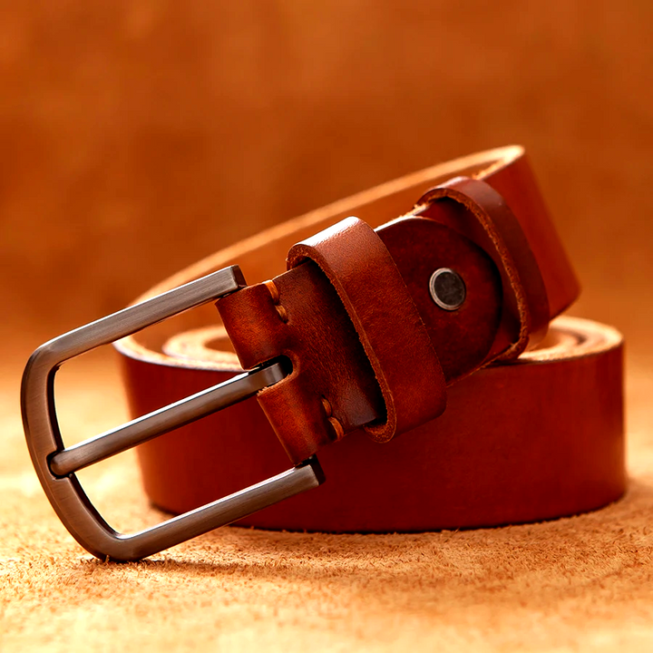 Durable men's leather belt, crafted from genuine cowhide with a timeless vintage buckle. Classic look.