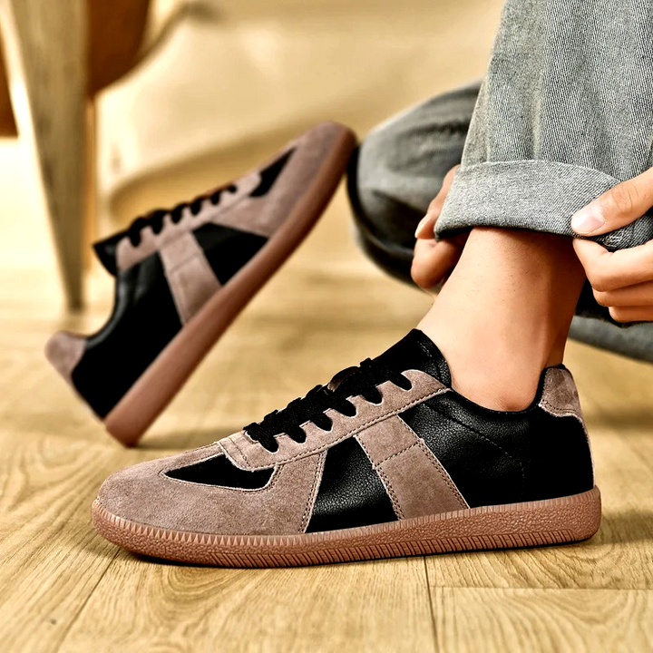 Vintage style unisex retro sneakers offering ultimate comfort & everyday wear, ideal for casual footwear.