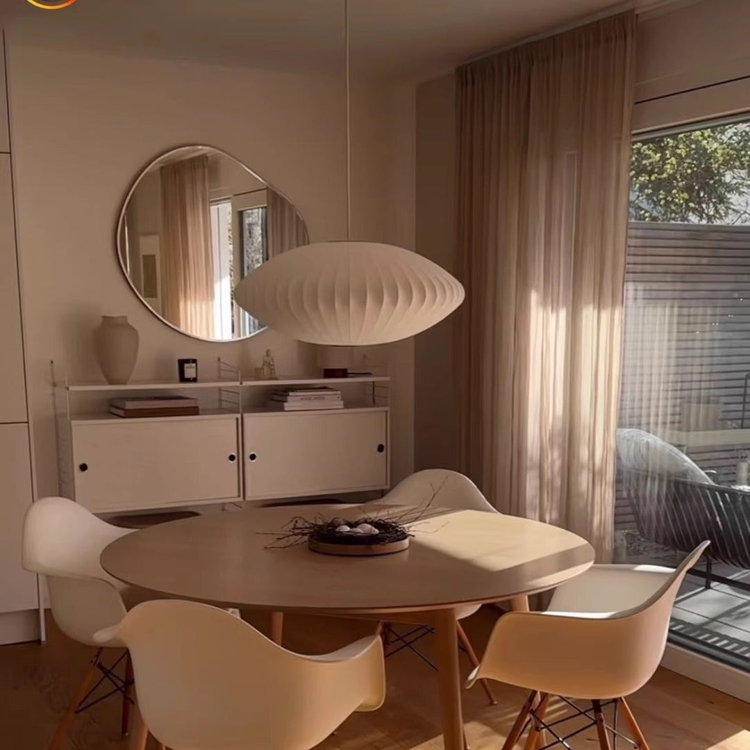 Elegante Seiden-Hängeleuchte mit Kristallen