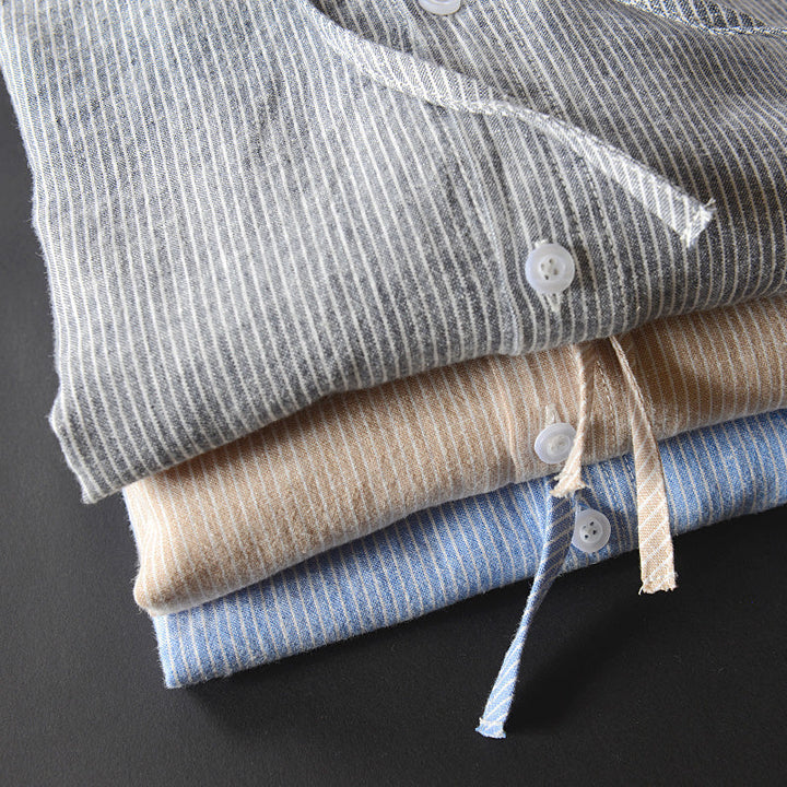 Comfortable men's casual hoodie with a relaxed fit. Versatile for everyday style, great as a lightweight hooded top.