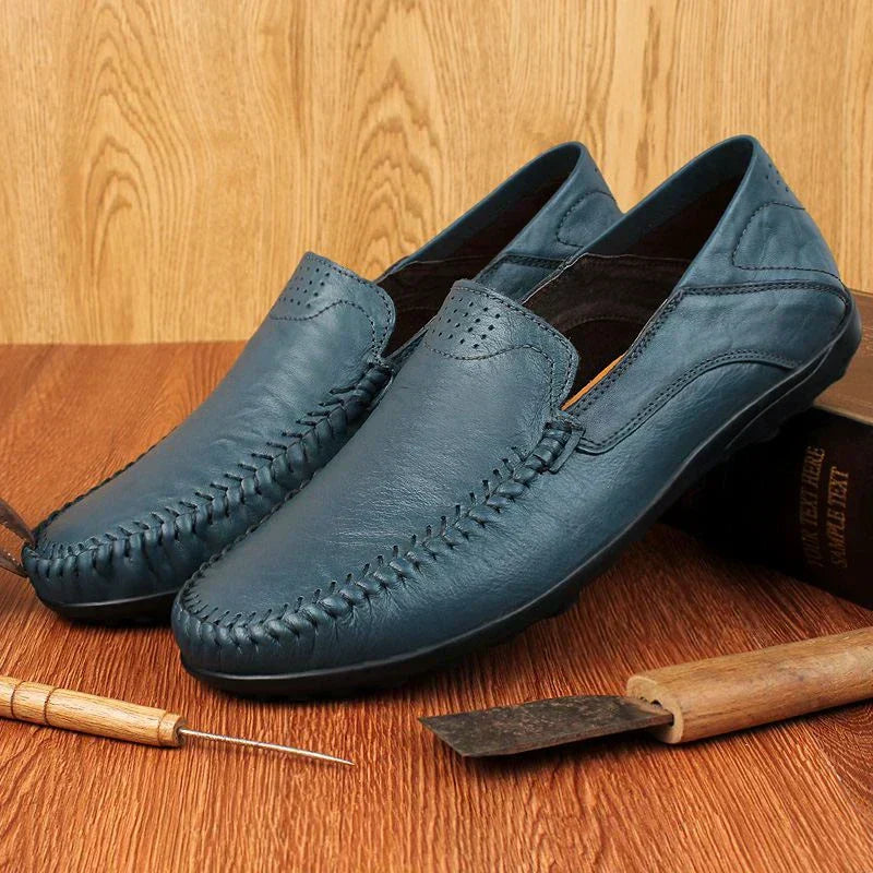 "Klassische Herren Loafer aus luxuriösem italienischem Leder, braun, mit bequemer Innensohle und rutschfester Außensohle."