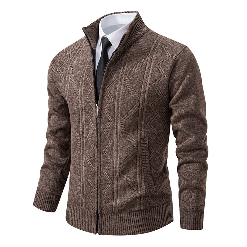 Klassische Herrenstrickjacke in Braun und Grau, elegante Strickjacke, weiches Material, ideal für kalte Tage.