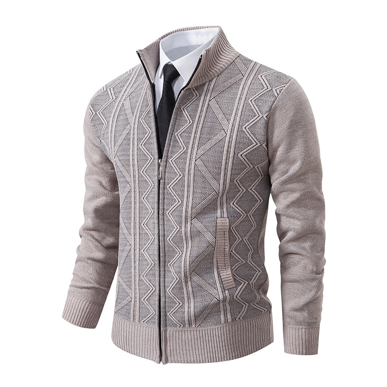 Klassische Herrenstrickjacke in Braun und Grau, elegante Strickjacke, weiches Material, ideal für kalte Tage.