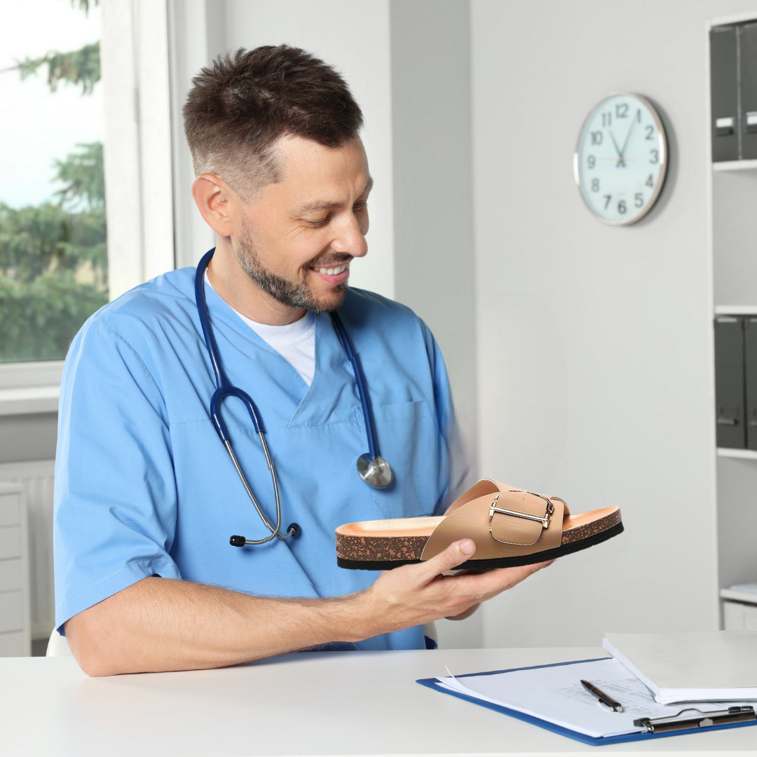 "Komfortable Damen-Korksandalen gegen Fußschmerzen, mit stylischen Schnallen und rutschfester Sohle in Rosa."