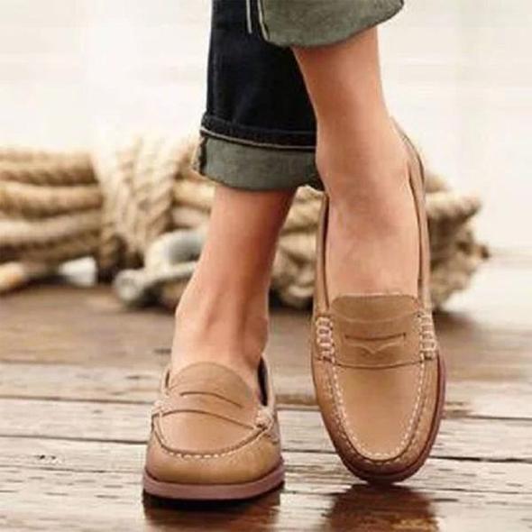 Komfortable Leder Damen Slipper mit orthopädischer Unterstützung, ergonomische Innensohle, in Braun, Schwarz oder Khaki.