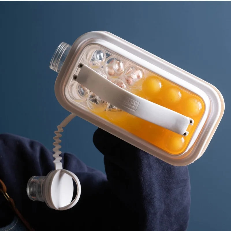 "Kompakte Eiswürfelmaschine mit schneller Eisproduktion, robustem transparentem Gehäuse, ideal für Küchen und Bars."