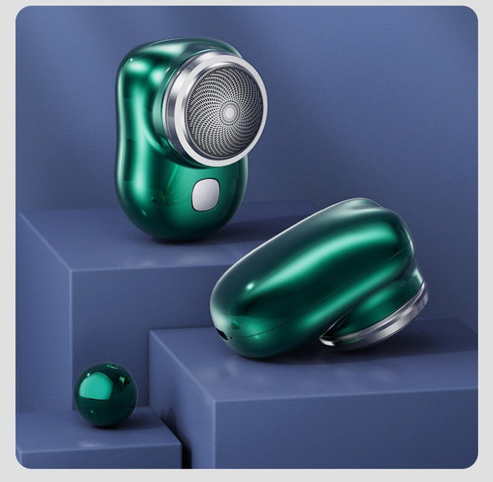 "Kompakter, kabelloser Herrenrasierer mit ergonomischem Design, ideal für präzise und sanfte Körperpflege unterwegs."