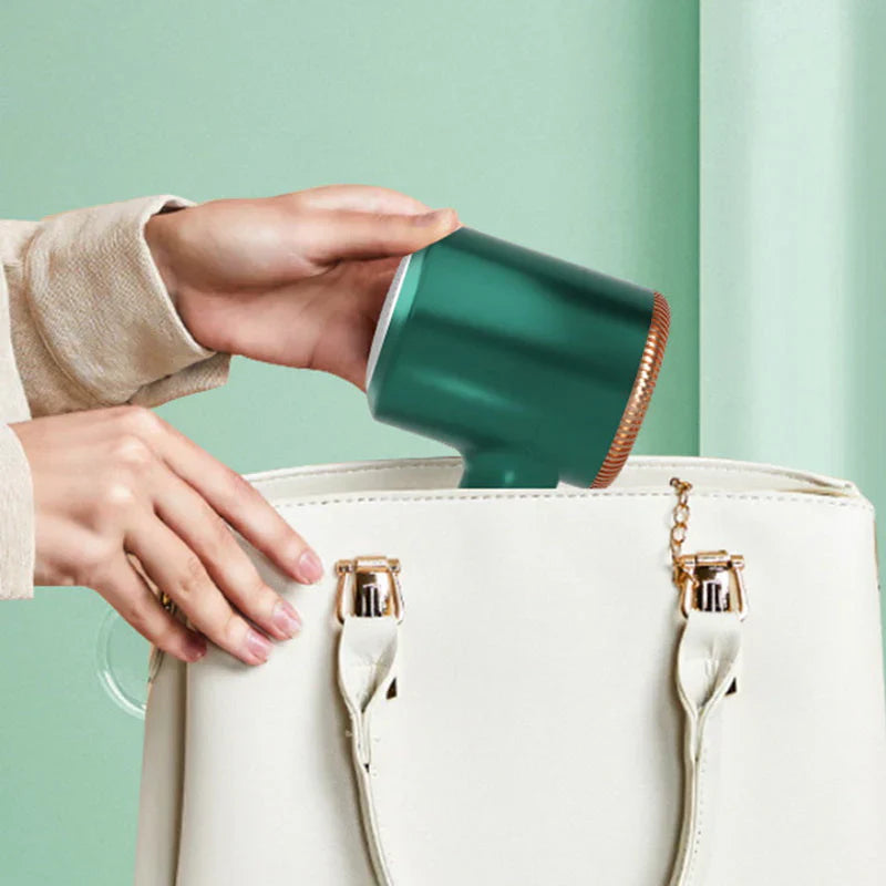 "Kompakter USB Fusselentferner, tragbar, ideal für Kleidung, entfernt Fusseln und Haare effizient, schonend für Stoffe."