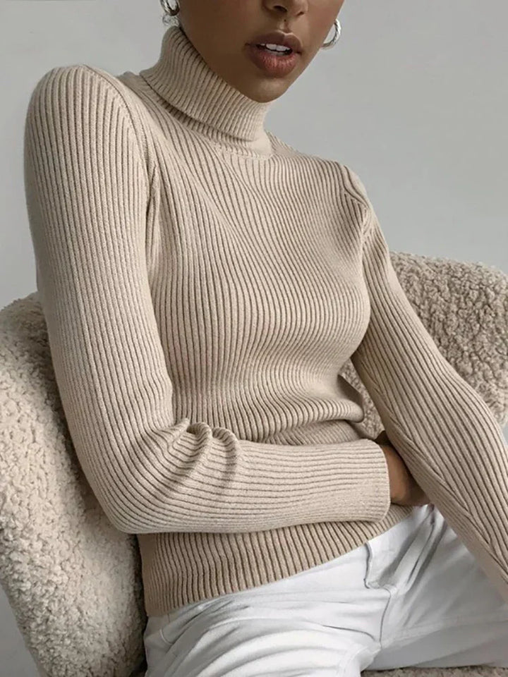 "Kuscheliger Damen Rollkragenpullover in Beige, elegant, ideal für Herbst/Winter, vielseitig kombinierbar für kalte Tage."