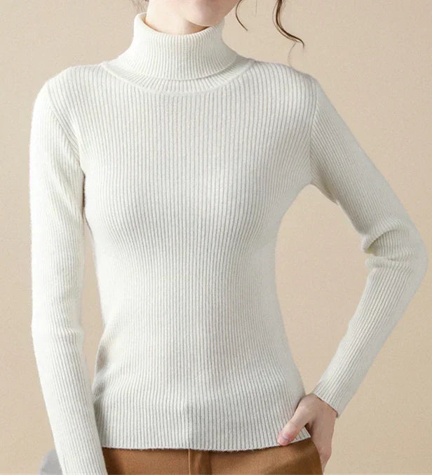 "Kuscheliger Damen Rollkragenpullover in Beige, elegant, ideal für Herbst/Winter, vielseitig kombinierbar für kalte Tage."