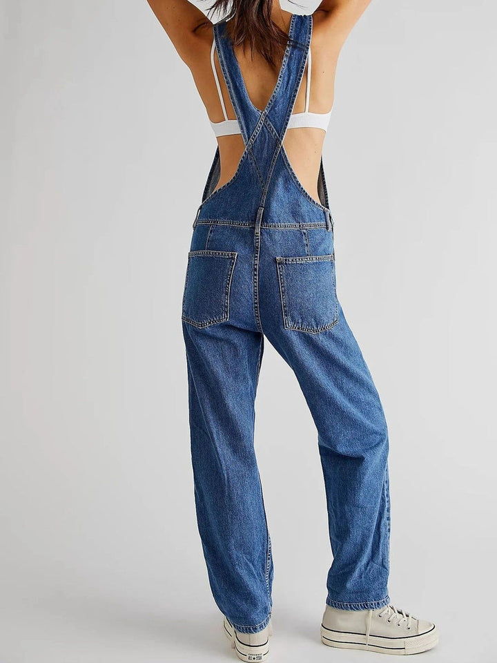 "Lässige Damen-Denim-Latzhose für Sommertage, tiefes Dekolleté, große Taschen, eleganter Haremshosen-Stil."