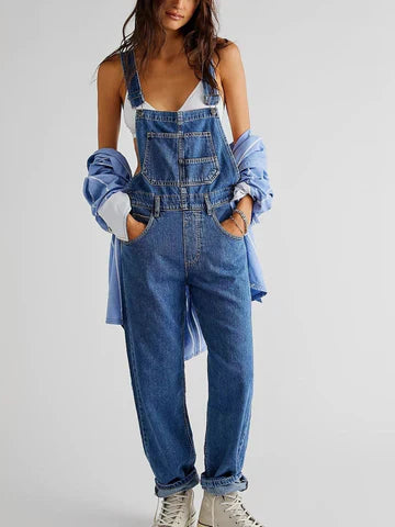 "Lässige Damen-Denim-Latzhose für Sommertage, tiefes Dekolleté, große Taschen, eleganter Haremshosen-Stil."