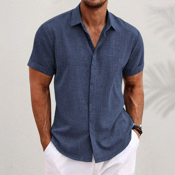 Lässiges Herren Button-Down-Hemd, weiches Material in Marineblau, ideal für Freizeit und halbformelle Anlässe.