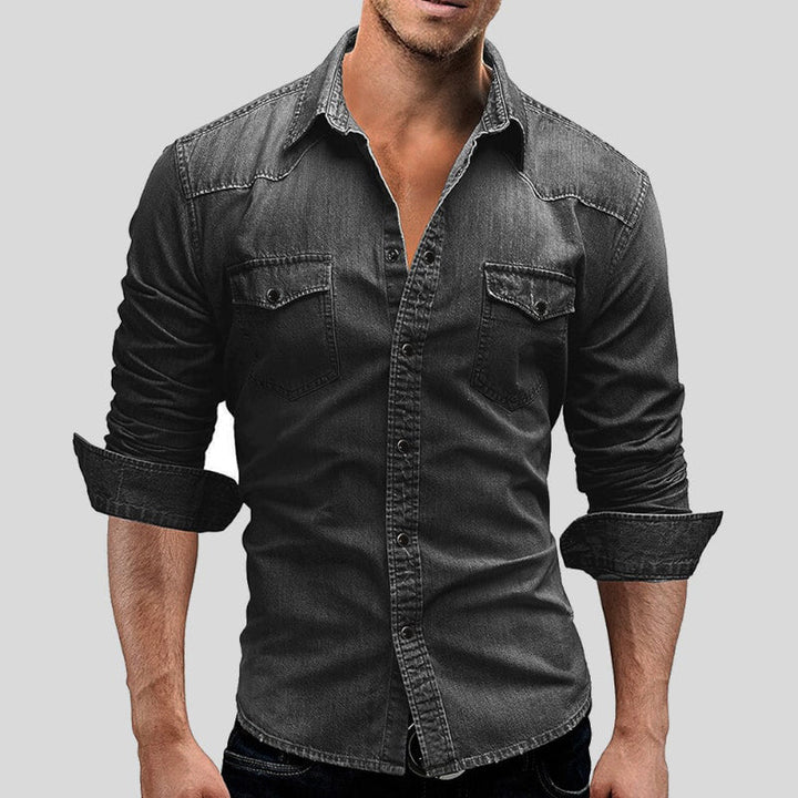 Lässiges Herren-Jeanshemd aus strapazierfähigem Denim; stilvoller Casual-Look, komfortable Passform für Alltagstragekomfort.