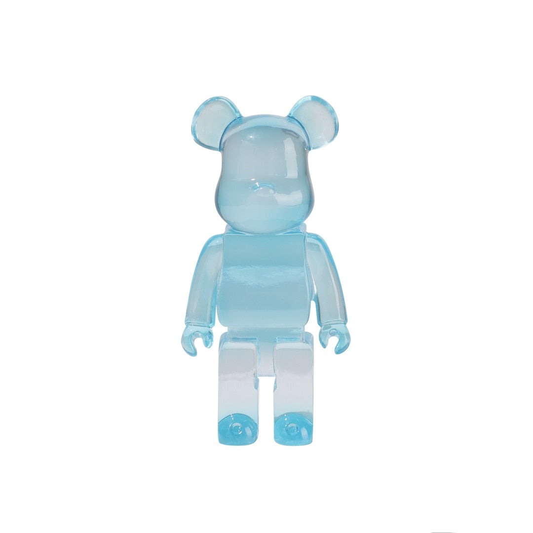 "Lebendige Bearbricks Skulptur mit buntem Design, ideal als stylische Tischdekoration und Sammlerfigur, aus Harz gefertigt."