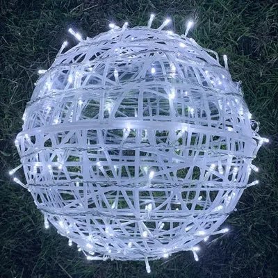 LED-Lichtkugel aus Rattan mit warmem Licht, wasserdicht für Innen und Außen, dekorative Beleuchtung, 20 cm Durchmesser.