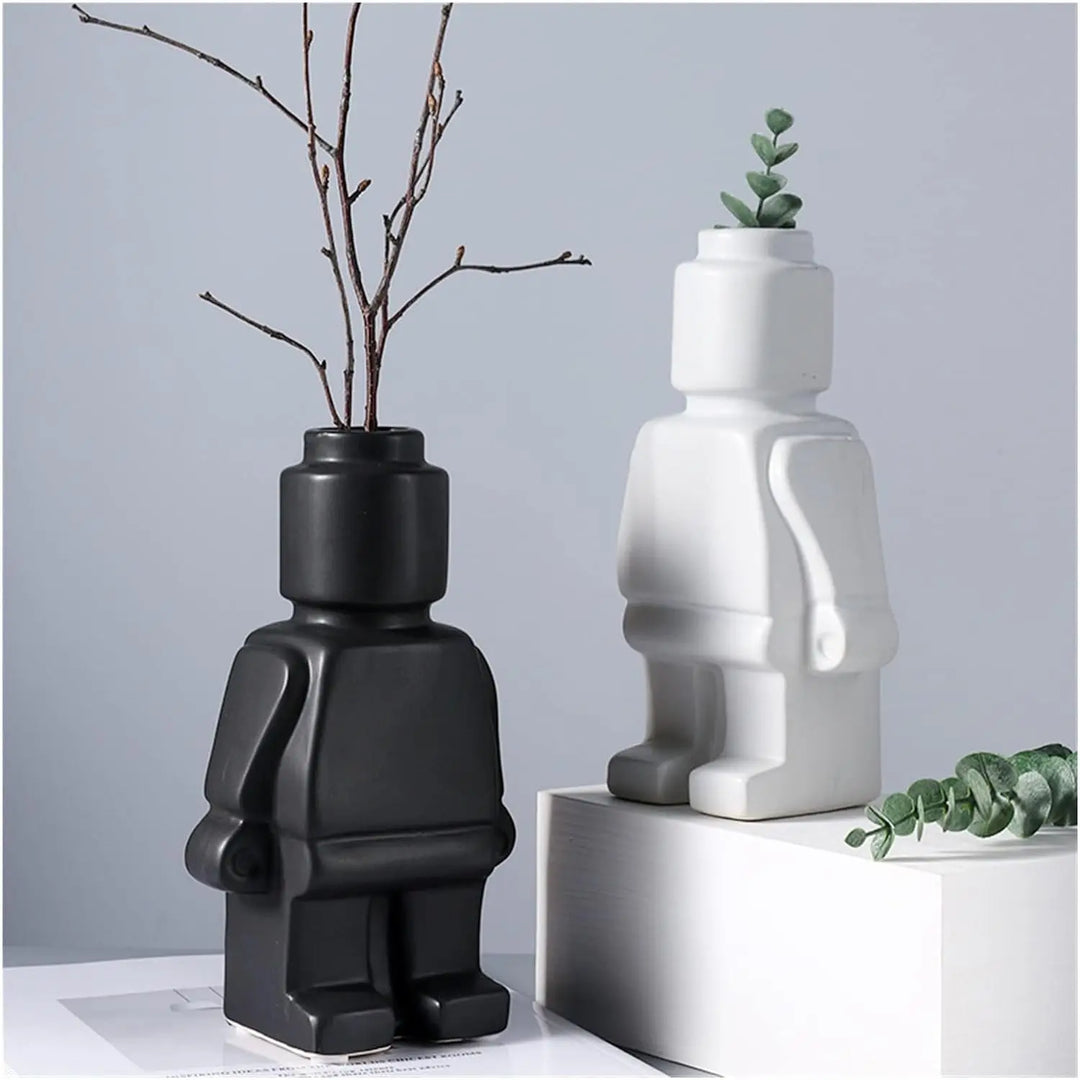 "Lego-Keramikvase im modernen Design, weiße Vase mit spielerischem Roboter-Look für stilvolle Wohn- und Bürodekoration."