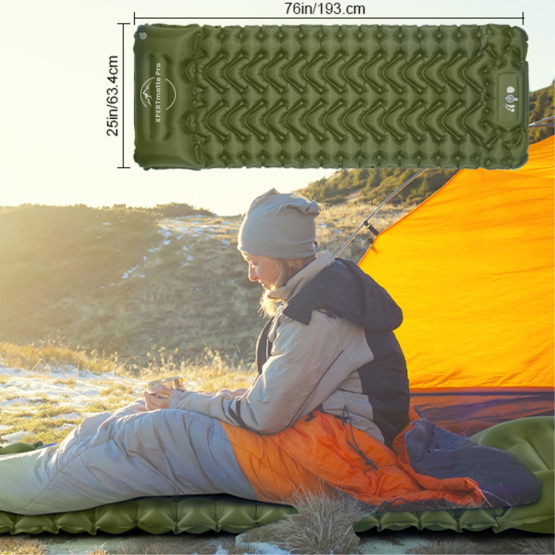 "Leichte aufblasbare Isomatte aus grünem nylon TPU, kompakt gefaltet, ideal fürs Camping und Wandern, XPERTmatte Pro."