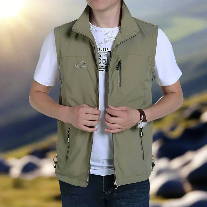 "Leichte Herren-Multifunktionsweste mit mehreren Taschen, ideal für Camping & Wandern in Marineblau oder Khaki."