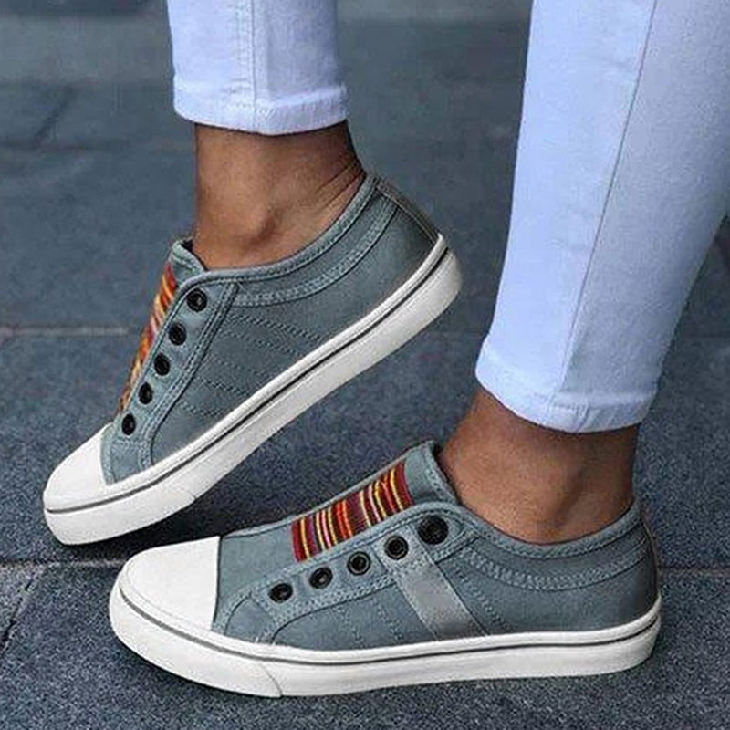 Leichter Sneaker für Damen mit atmungsaktivem Obermaterial und gepolsterter Sohle, ideal für Frühlingstage.