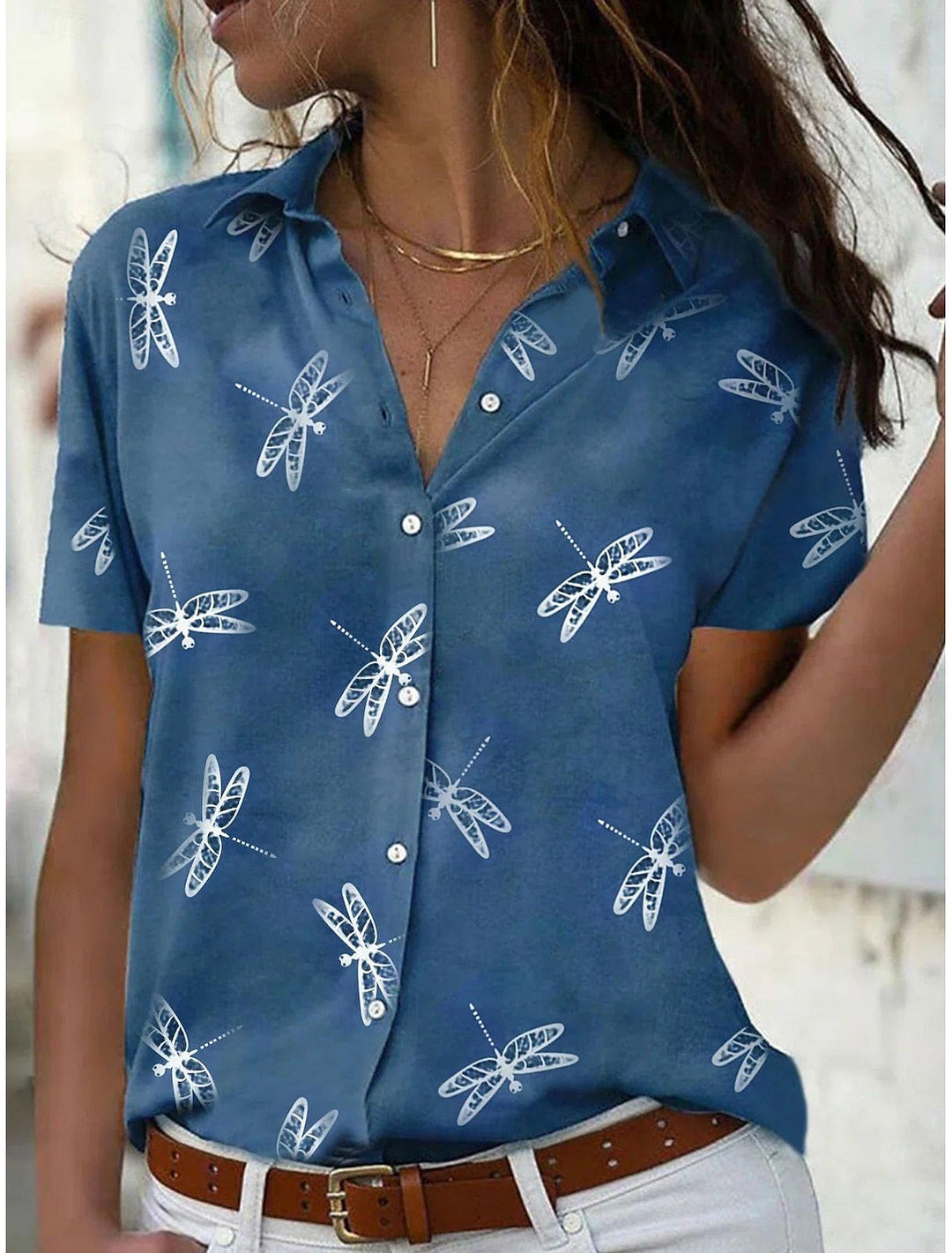 Leichtes und bequemes Damen-Sommer-Shirt in Blau mit kurzer Ärmel, entspannter Passform für stilvollen Sommerkomfort.