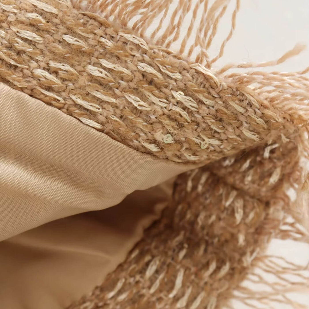 "Lena Tweedjacke für Damen, strukturiert mit Golddetails, ideal für elegantes Auftreten, komfortabel und vielseitig."