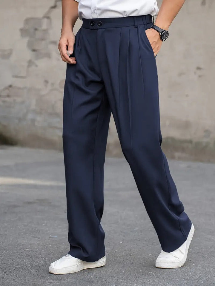 Lockere Herrenhose, atmungsaktiv, in verschiedenen Farben. Weiches Gewebe, ideal für Komfort und Stil bei kühlem Wetter.