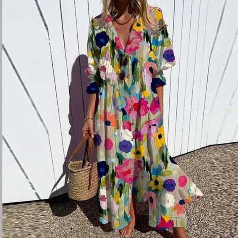 "Luftiges Boho-Maxikleid mit V-Ausschnitt, bunte Muster, ideal für Sommer, vielseitig und bequem für jeden Anlass."