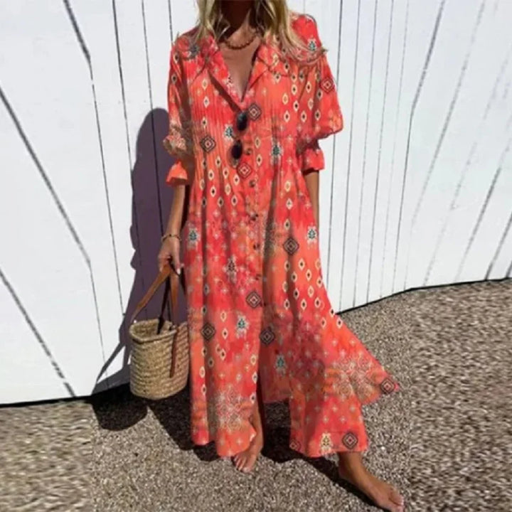 "Luftiges Boho-Maxikleid mit V-Ausschnitt, bunte Muster, ideal für Sommer, vielseitig und bequem für jeden Anlass."