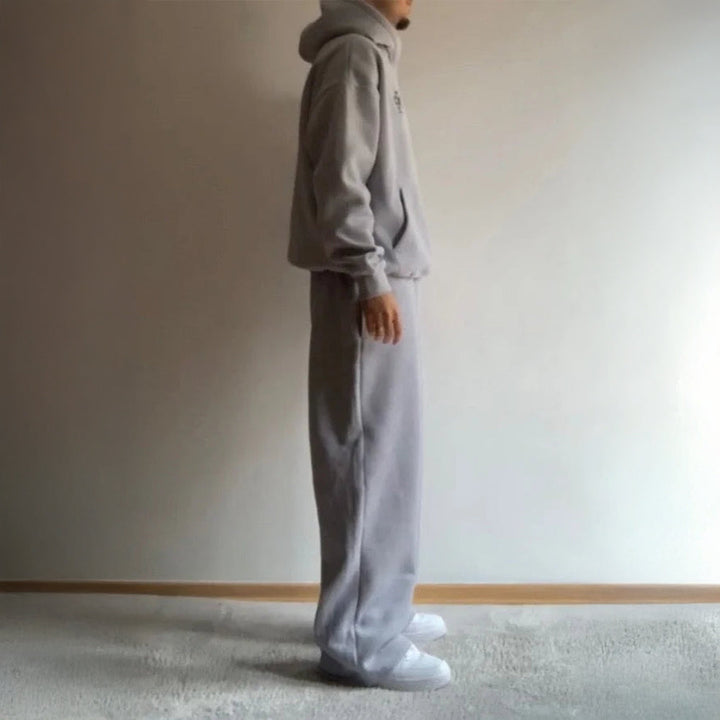 "Luxe Herren-Trainingsanzug in Grau & Schwarz, weiches Material, minimalistisches Design, komfortable Passform"