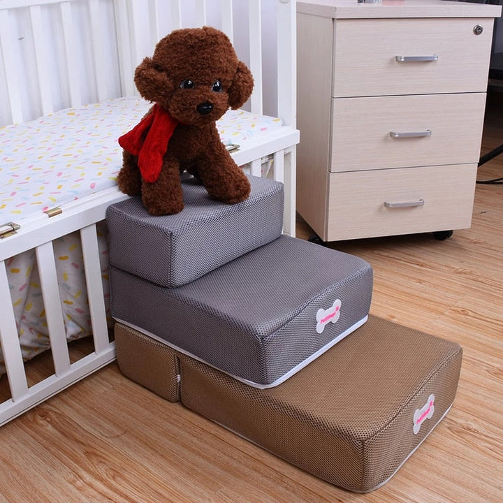 Luxuriöse Hundetreppe mit rutschfesten Stufen und weicher Polsterung für Couch und Bett, ideal für kleine Hunde und Senioren.