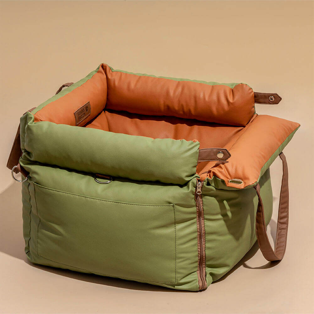 Luxuriöser Hundeautositz mit Kunstleder, Plüschfutter und Sicherheitsgurt, ideal für komfortable und sichere Autofahrten.