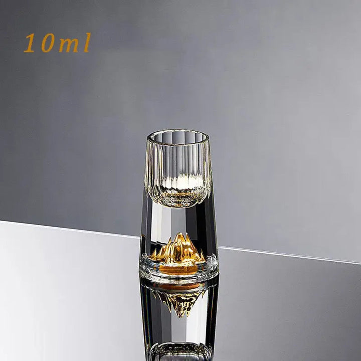"Luxus Kristall Whiskeyglas, elegante Form, hochwertige Transparenz, perfektes Esstisch-Accessoire für Whiskey-Liebhaber."