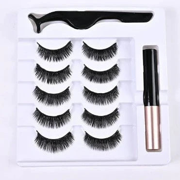 "Magnetische Wimpernverlängerung für mehr Volumen, natürliche Optik, einfaches Anbringen ohne Kleber, glamouröser Look."