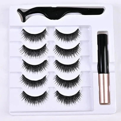 "Magnetische Wimpernverlängerung für mehr Volumen, natürliche Optik, einfaches Anbringen ohne Kleber, glamouröser Look."