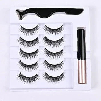 "Magnetische Wimpernverlängerung für mehr Volumen, natürliche Optik, einfaches Anbringen ohne Kleber, glamouröser Look."