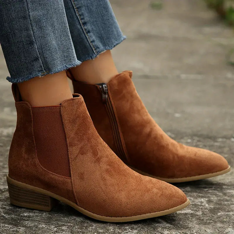 Sleek men's Chelsea ankle boots, perfect for both casual and formal wear, featuring a comfortable pull-on design.