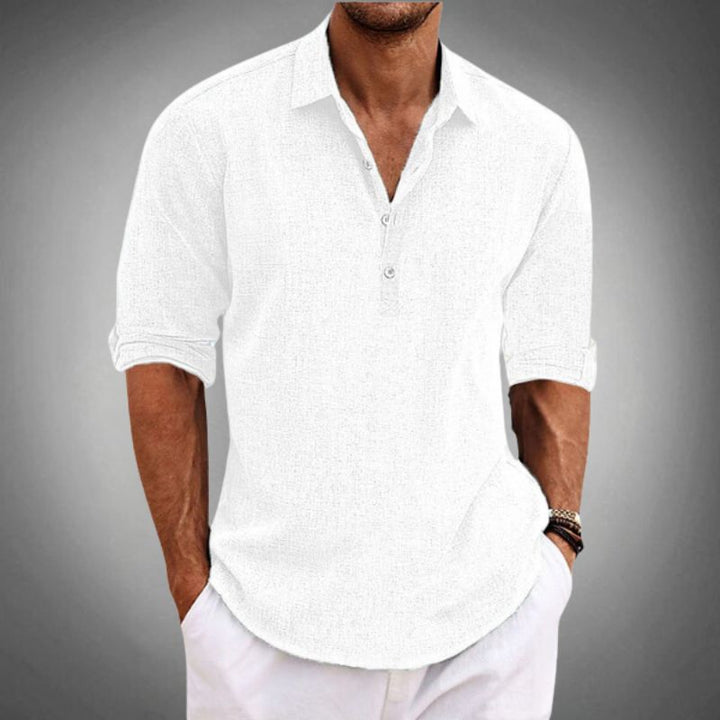 Tailored fit men's polo shirt, featuring a classic design for stylish spring and summer outfits. Effortless wear.