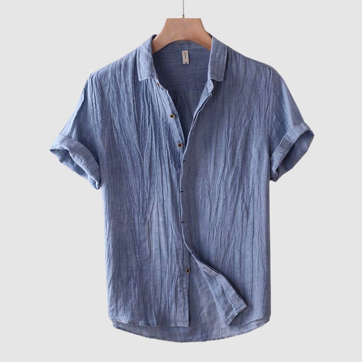 Crinkle fabric men's short sleeve button-up shirt, ideal for relaxed summer fashion.
