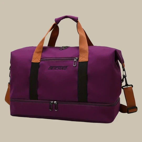 Men's gym duffel bag featuring a dedicated shoe compartment, keeping your footwear separate and organized for sport.