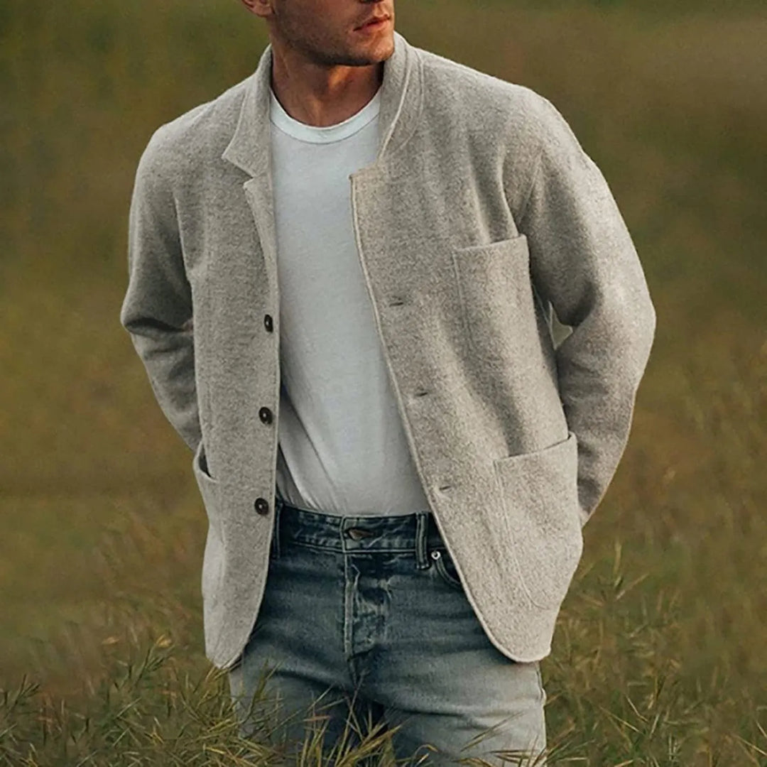 Breathable men's structured blazer, perfect for versatile men's fashion.