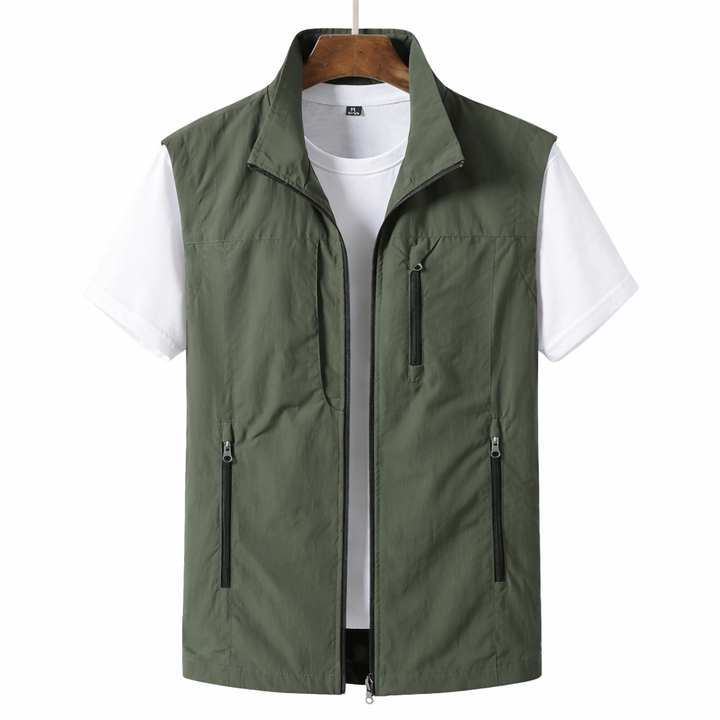 Men's lightweight utility vest, black, with front zipper & multiple functional pockets for casual or outdoor wear.