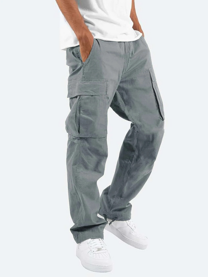 Stylish men's relaxed fit cargo pants, perfect for streetwear or outdoor activities, featuring multiple pockets.