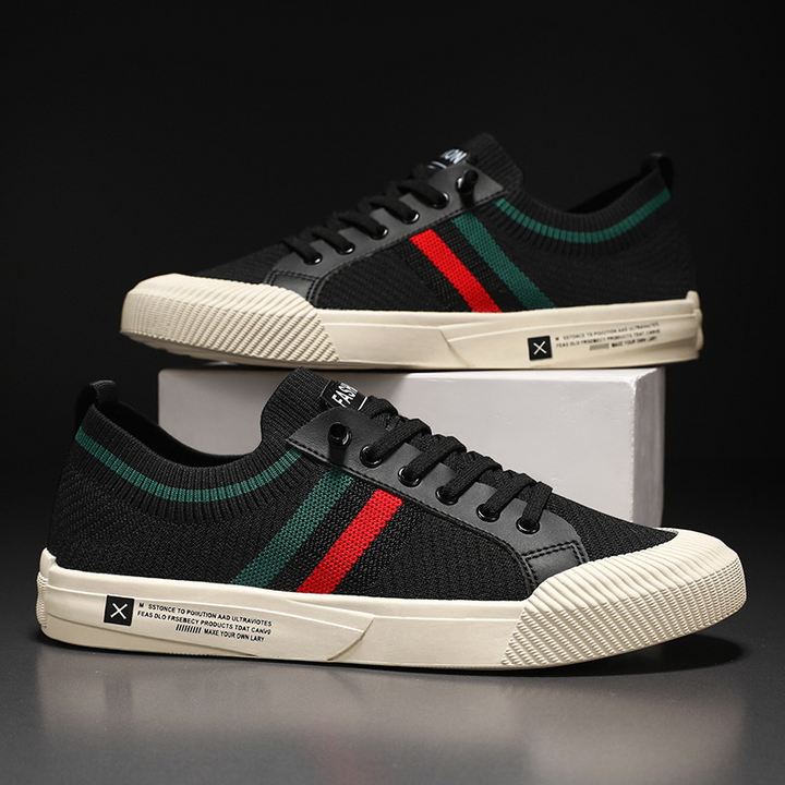 Experience everyday comfort with these men's lightweight retro stripe trainers, ideal for summer activities.