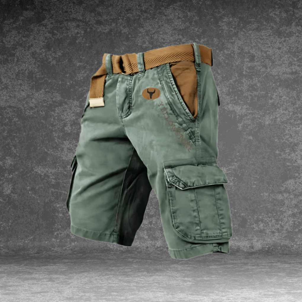 Casual men's cargo shorts, featuring multiple pockets for practical storage. Ideal for summer and outdoor versatility.