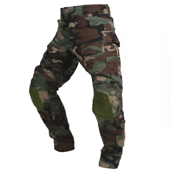 Comfortable men's hiking cargo pants with robust design and integrated knee pads for protection.
