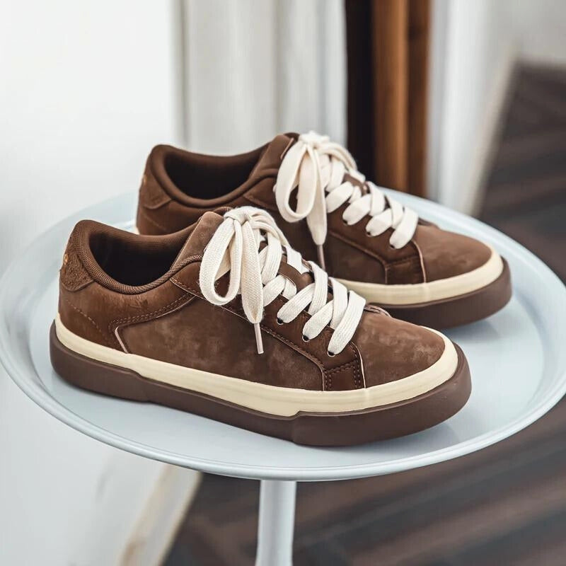 Brown men's vintage skate sneakers with classic retro styling. Durable and comfortable casual footwear for everyday.