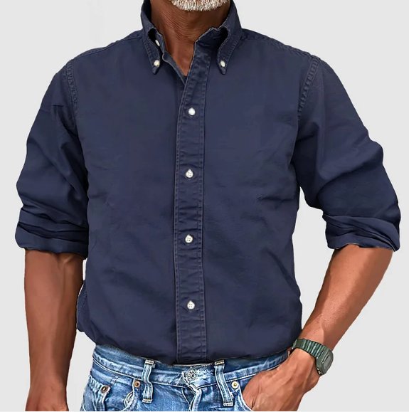 Stylish men's vintage wash button-down shirt. Relaxed fit, long sleeve, offers casual comfort.